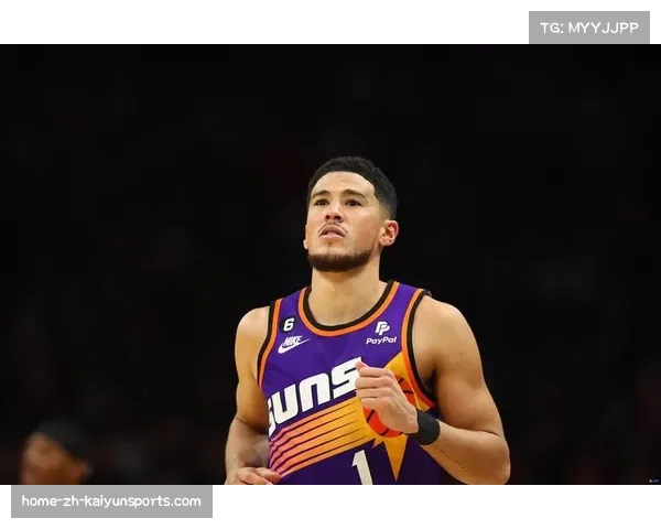 太阳布克与努尔基奇完成挡拆,中距离急停跳投稳定军心 太阳布克与努尔基奇完成挡拆,中距离急停跳投稳定军心